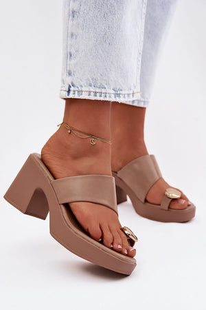 Klapky na podpatku model 225377 Step in style